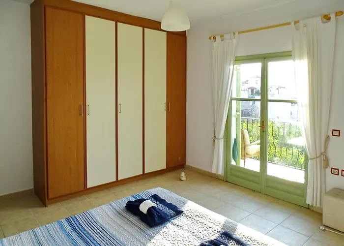 Marchie's Place - Spacious One Bedroom For Rent On Island *